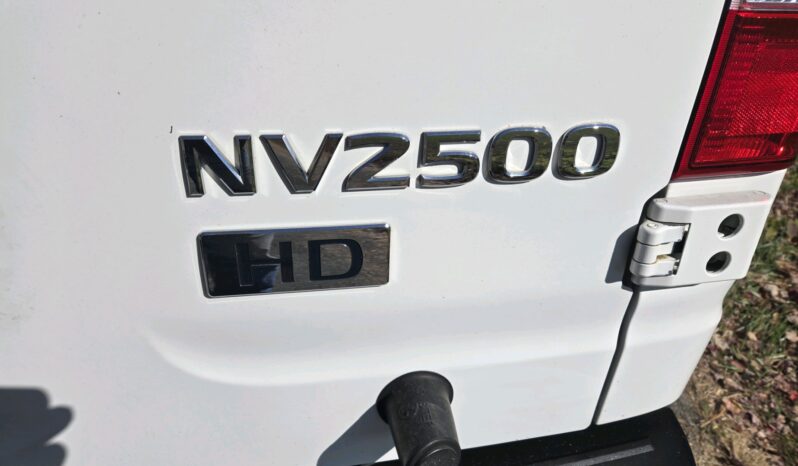 Nissan NV 2500 2013 full