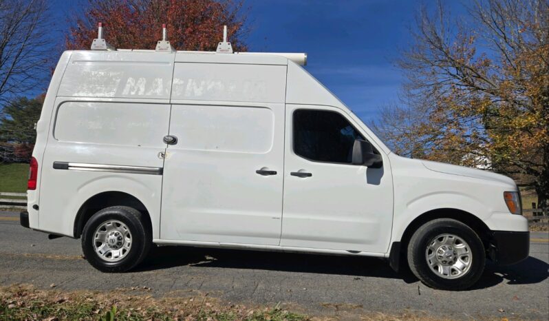 Nissan NV 2500 2013 full