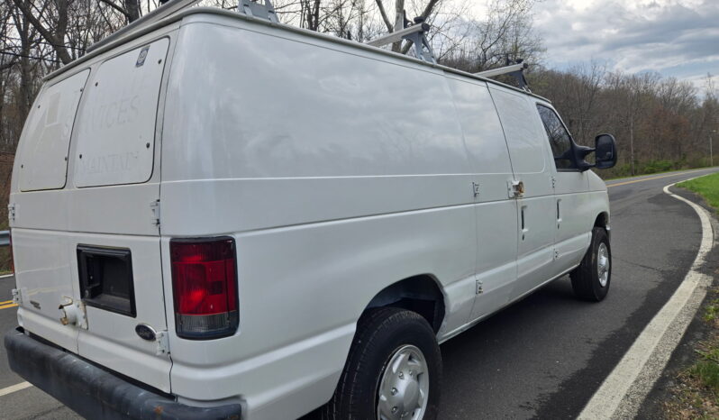 Ford E-250 Cargo 2011 full