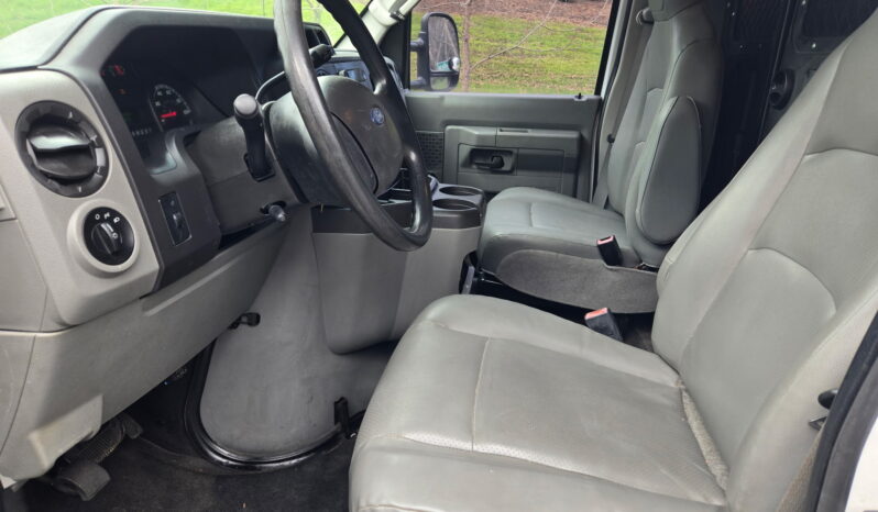 Ford E-250 Cargo 2011 full